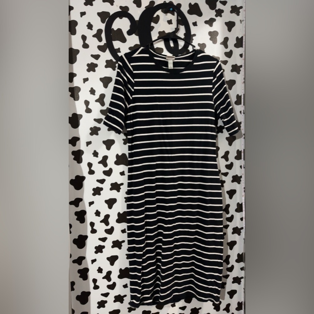 Black and white stripped t shirt dress